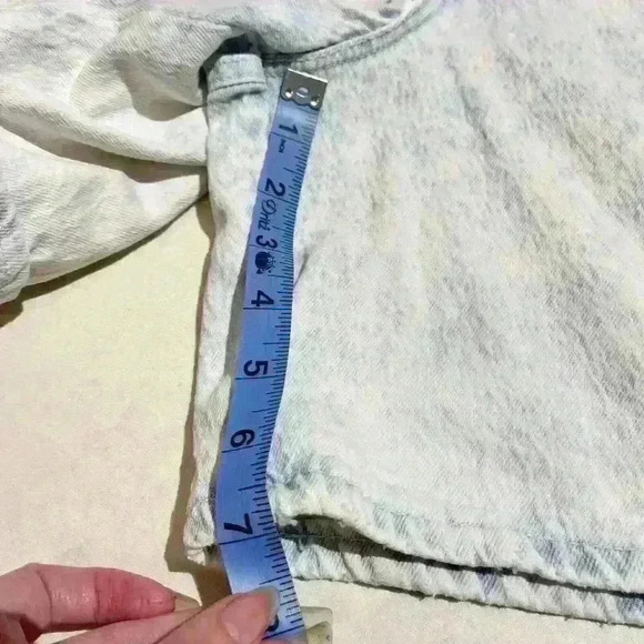 Vintage 80s Jean Shorts Pleated Blue Light Wash 24” Waist Bermuda Sunset Blues - Picture 6 of 11